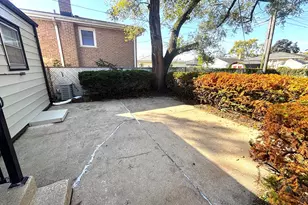 8204 Austin Ave, Burbank, IL 60459 - Photo 12