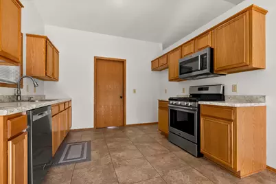 307 White Oak Drive, Poplar Grove, IL 61065 - Photo 4