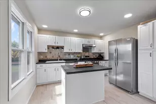 223 Augusta Dr, Vernon Hills, IL 60061 - Photo 6