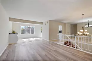 223 Augusta Dr, Vernon Hills, IL 60061 - Photo 2