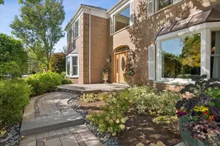 2342 Mohawk Ln, Glenview, IL 60026 - Photo 4