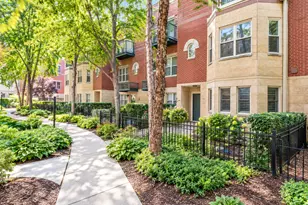 4530 S Woodlawn Ave, Chicago, IL 60653 - Photo 2