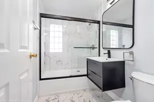 7261 N East Prairie Rd, Lincolnwood, IL 60712 - Photo 18