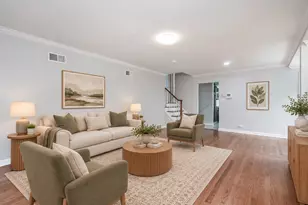 7261 N East Prairie Rd, Lincolnwood, IL 60712 - Photo 16