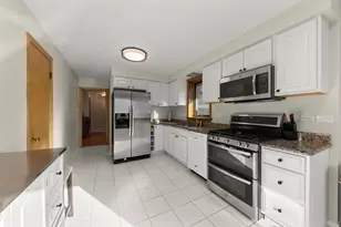 1944 Stratford Ave, Westchester, IL 60154 - Photo 8