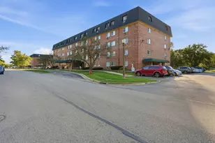 5011 Valley Ln, Streamwood, IL 60107 - Photo 6