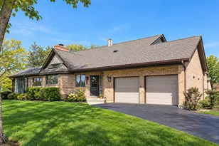 1801 Monterey Ct, Hoffman Estates, IL 60169 - Photo 2