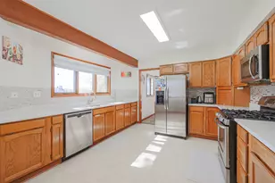 1801 Monterey Ct, Hoffman Estates, IL 60169 - Photo 10