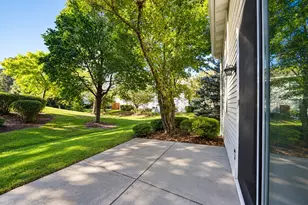 1932 Blackberry Ln, Hoffman Estates, IL 60169 - Photo 52