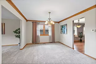104 Millis Ln, Schaumburg, IL 60193 - Photo 6