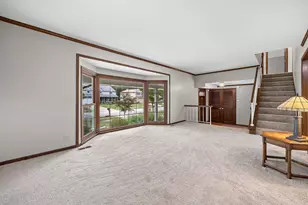 601 Menominee Ln, Naperville, IL 60563 - Photo 4