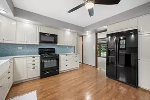 601 Menominee Ln, Naperville, IL 60563 - Photo 8