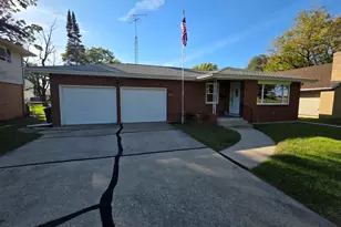 2207 16th Ave, Sterling, IL 61081 - Photo 2