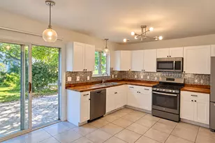 5511 Chantilly Cir, Lake in the Hills, IL 60156 - Photo 4