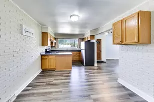 1316 Beverly Ln, Streamwood, IL 60107 - Photo 10