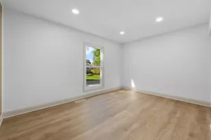 8119 Eastwood Ln, Woodridge, IL 60517 - Photo 16