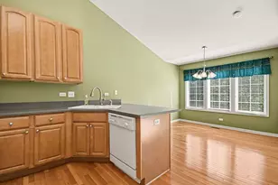 1392 Prairie View Pkwy, Cary, IL 60013 - Photo 10