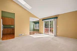 1392 Prairie View Pkwy, Cary, IL 60013 - Photo 6