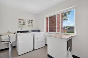 2407 E Brandenberry Ct, Arlington Heights, IL 60004 - Photo 16