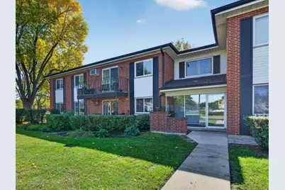 2407 E Brandenberry Court #1L, Arlington Heights, IL 60004 - Photo 1