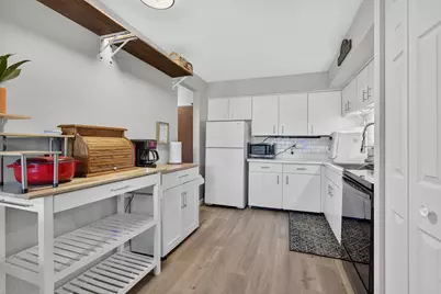 2407 E Brandenberry Court #1L, Arlington Heights, IL 60004 - Photo 8