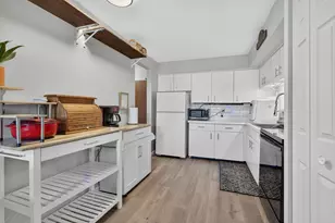 2407 E Brandenberry Ct, Arlington Heights, IL 60004 - Photo 8