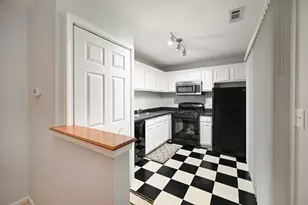59 Gant Cir, Streamwood, IL 60107 - Photo 2