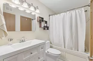 2489 Willoughby Ln, Aurora, IL 60502 - Photo 8