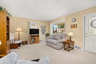 1107 W Bridge St, Streator, IL 61364 - Photo 8