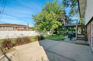 9248 S 89th Ave, Hickory Hills, IL 60457 - Photo 30