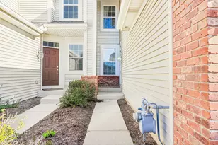 306 Remington Dr, Saint Charles, IL 60175 - Photo 2