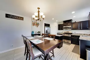 609 Silver Lake St, Joliet, IL 60431 - Photo 8