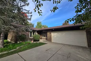 10852 W Fairbanks Ave, Beach Park, IL 60099 - Photo 2