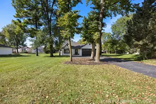 4544 Ivanhoe Ave, Lisle, IL 60532 - Photo 2