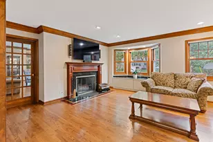 390 Grandview Ave, Glen Ellyn, IL 60137 - Photo 10