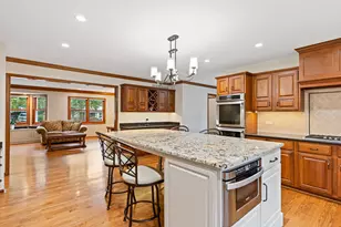 390 Grandview Ave, Glen Ellyn, IL 60137 - Photo 18