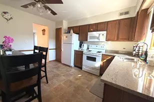 1905 W Golf Rd, Mount Prospect, IL 60056 - Photo 8