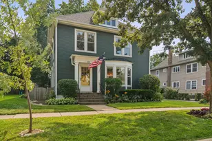 135 W Russell St, Barrington, IL 60010 - Photo 2
