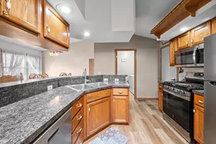 829 Fyre Lake Dr, Sherrard, IL 61281 - Photo 12