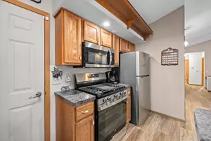 829 Fyre Lake Dr, Sherrard, IL 61281 - Photo 14