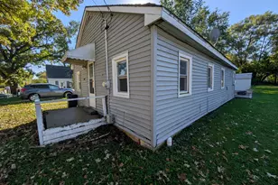 1807 Poplar St, Ottawa, IL 61350 - Photo 2