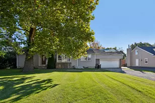 3409 N Betty Dr, Arlington Heights, IL 60004 - Photo 2