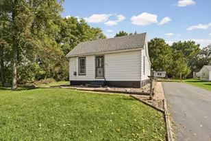 222 S West St, Gibson City, IL 60936 - Photo 2