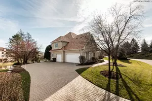 9291 Cascade Cir, Burr Ridge, IL 60527 - Photo 2