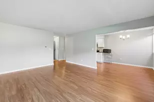 2650 Brookwood Way Dr, Rolling Meadows, IL 60008 - Photo 4