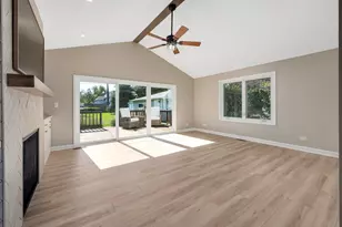 217 Holly Ave, Darien, IL 60561 - Photo 6