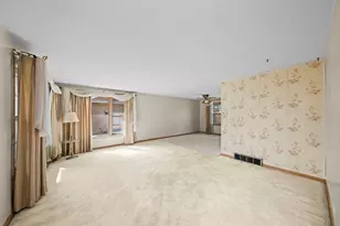 15354 Dobson Ave, South Holland, IL 60473 - Photo 4