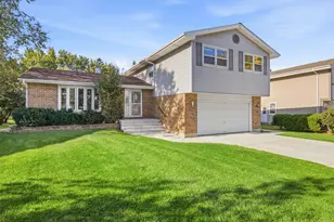 1727 Roosa Ln, Elk Grove Village, IL 60007 - Photo 2