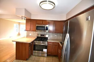210 E Myrick Ave, Addison, IL 60101 - Photo 6