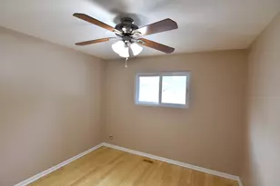 210 E Myrick Ave, Addison, IL 60101 - Photo 18